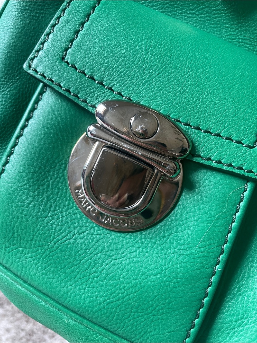 Marc Jacobs Emerald Green Leather Shoulder Bag with Front Pockets - Picture 13 of 14